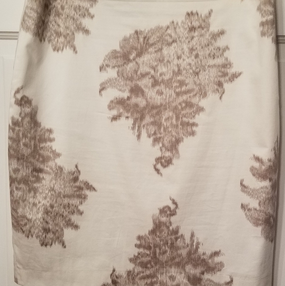 White and grey print summer skirt.